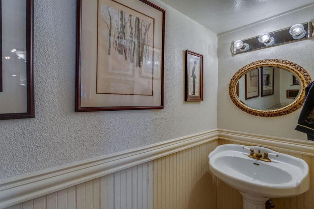 Four Winds Victorian Venue & Suites Bonham 外观 照片