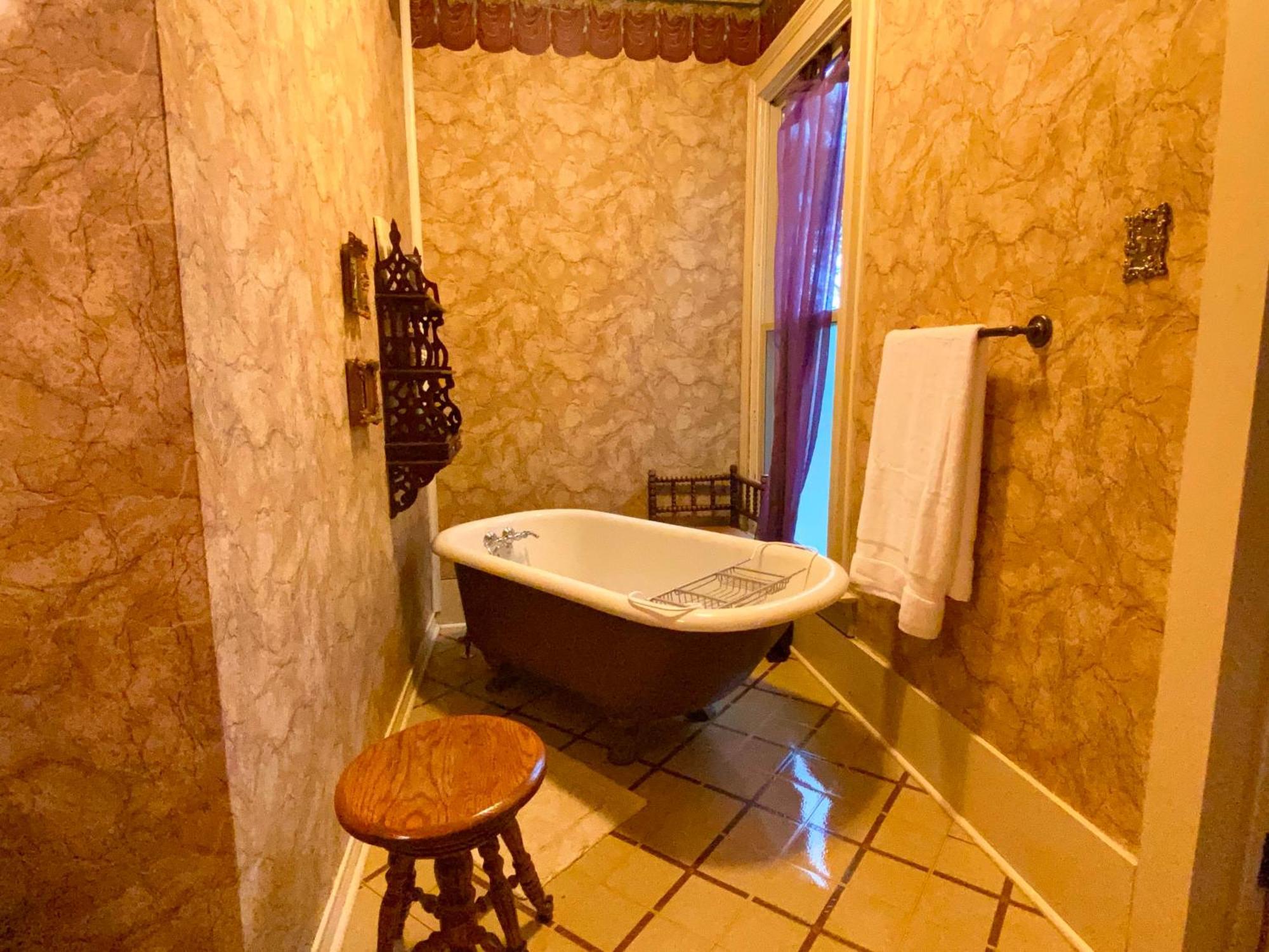 Four Winds Victorian Venue & Suites Bonham 外观 照片